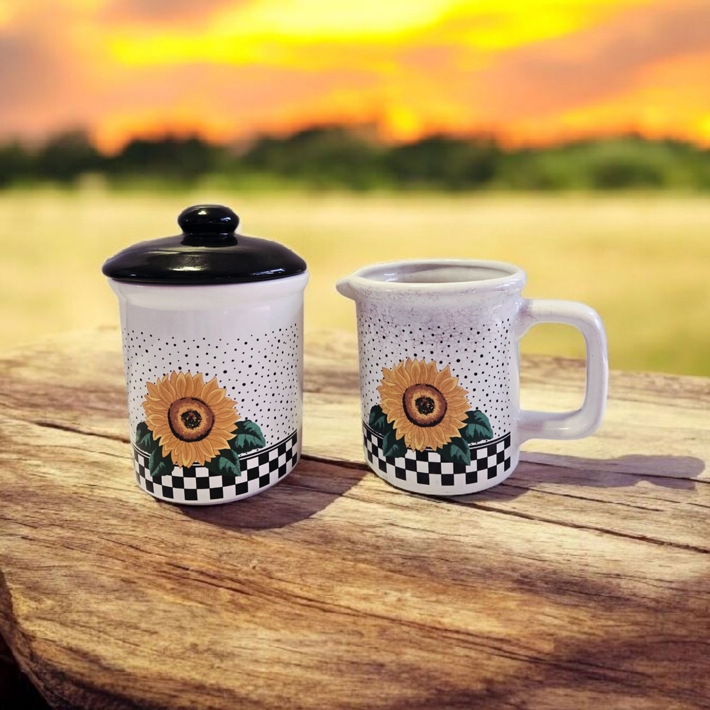 Vintage Tabletops Unlimited Sunflower Sugar and Creamer Set 4 X3 1/4 Inch Tall